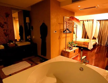 青岛市北养生会所的黄昏恋：当爱情遇上八十岁